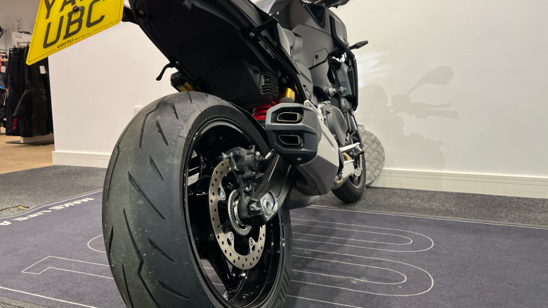 BMW F900 R